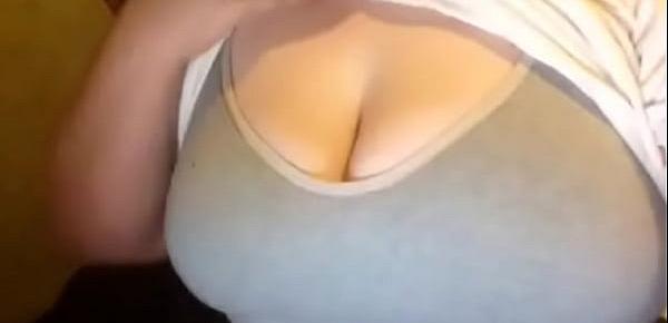  Enseñando las tetas